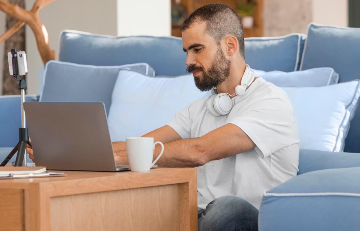 Unser Entwicklungsteam bei der Arbeit an neuen Finanztools